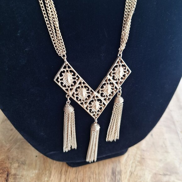 Vintage Gold Tone Tassel Necklace Filigree Pendant Triple Chain Design 30 Inch - Picture 5 of 5